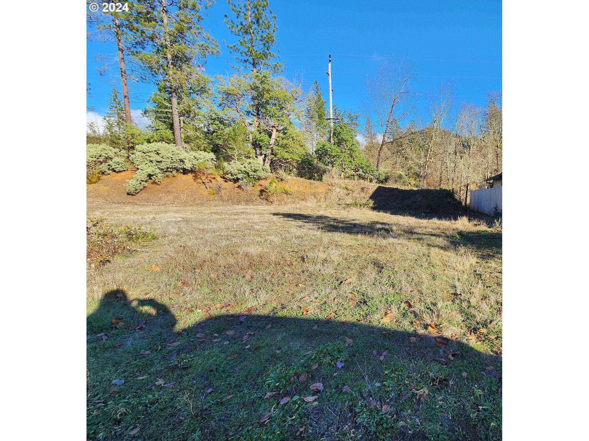 221 CEDAR RIDGE DR, CaveJunction, OR 97523