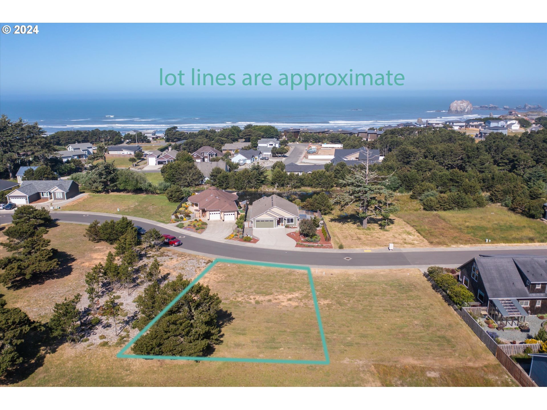 2732 Lincoln AVE, Bandon, OR 97411