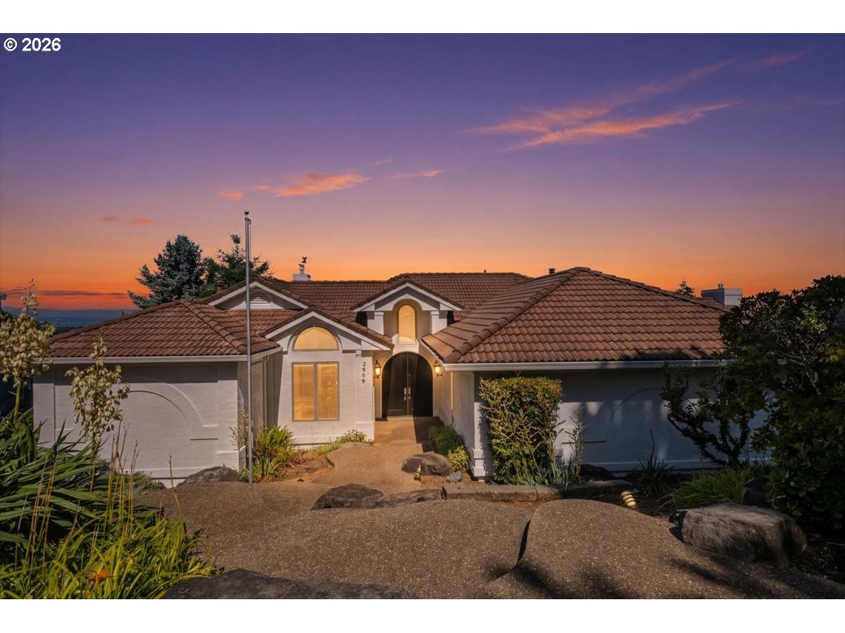 2469 CRESTMONT CIR, Salem, OR 97302