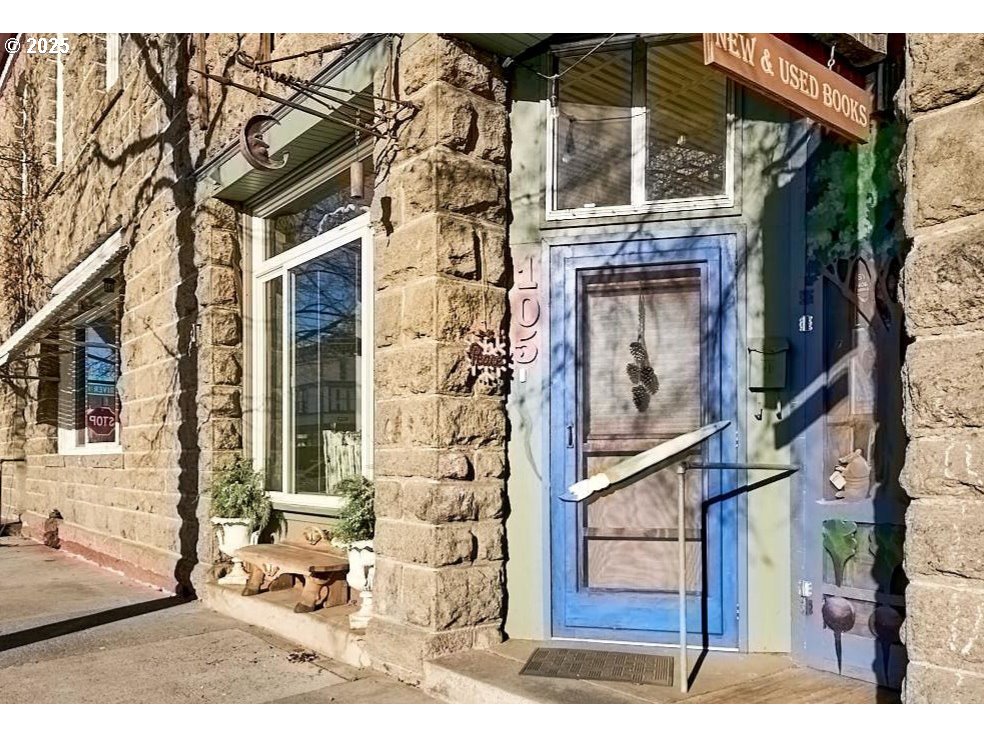 105 MAIN ST, Enterprise, OR 97828