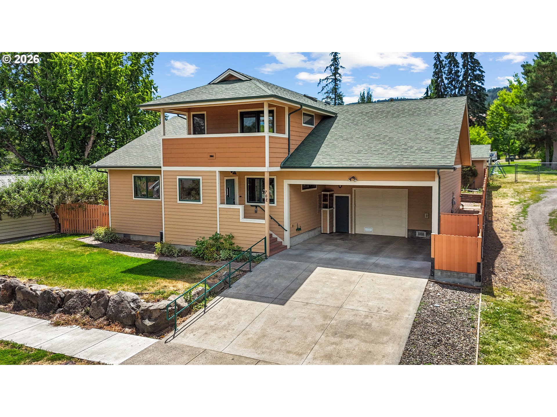 702 B AVE, LaGrande, OR 97850