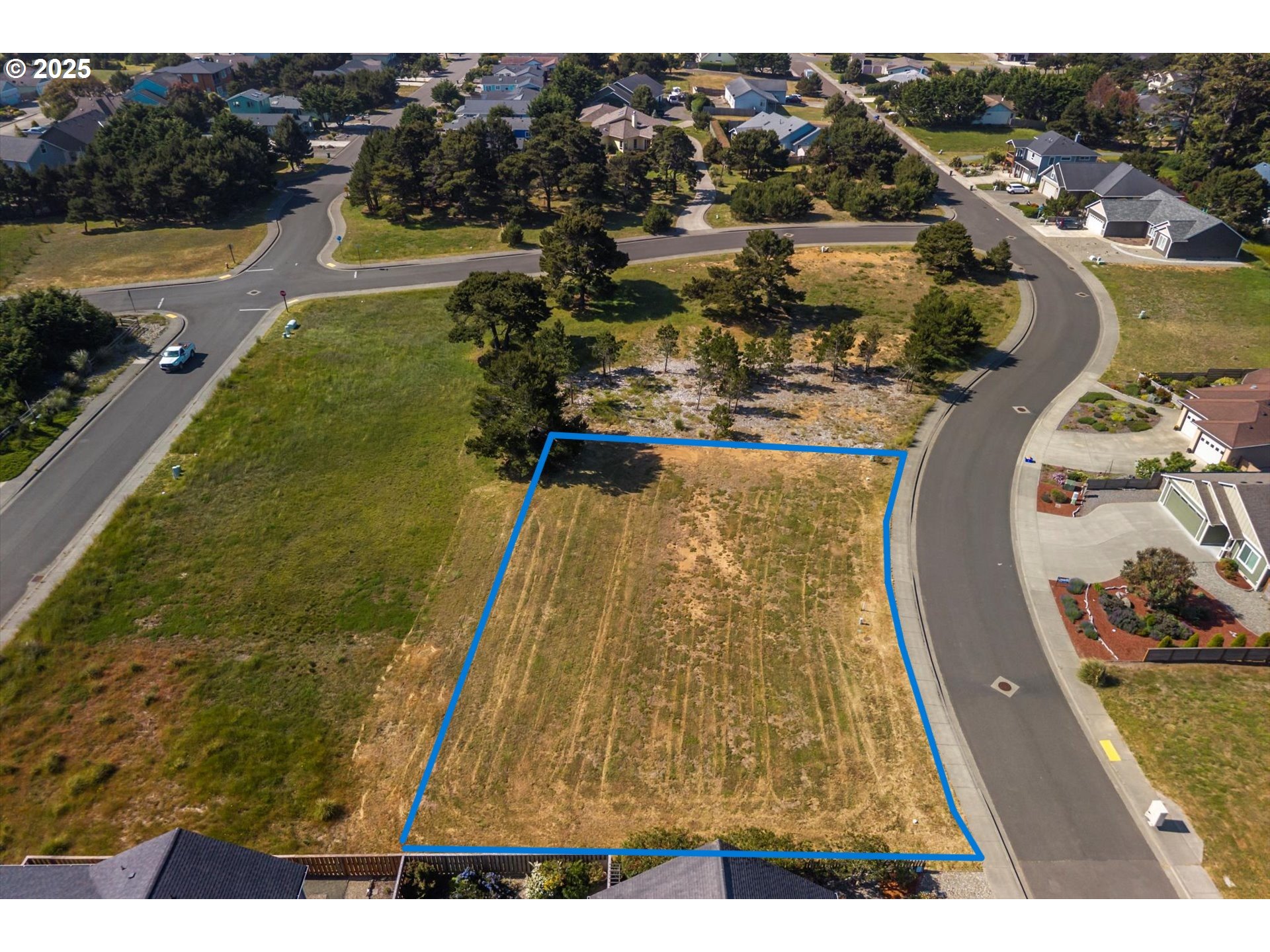 2732 LINCOLN AVE, Bandon, OR 97411