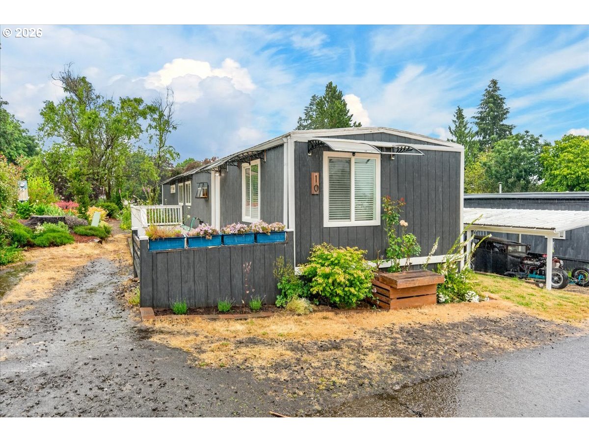 2300 COUNTRY LN, Gaston, OR 97119