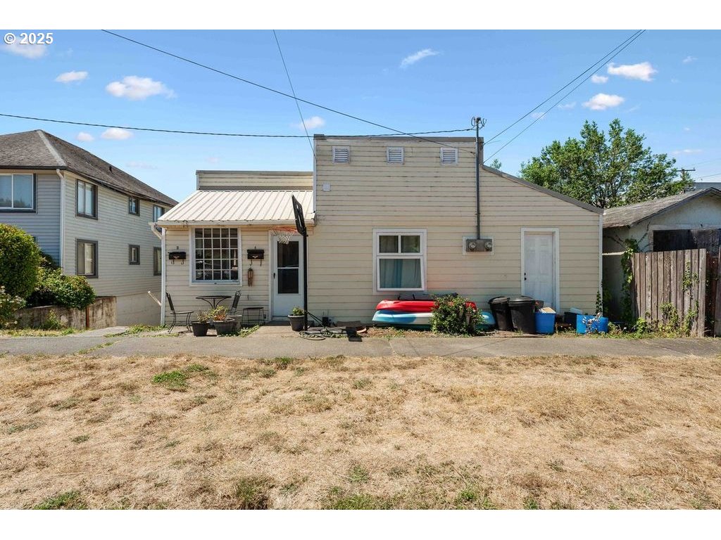 163 DEAN ST, Coquille, OR 97423