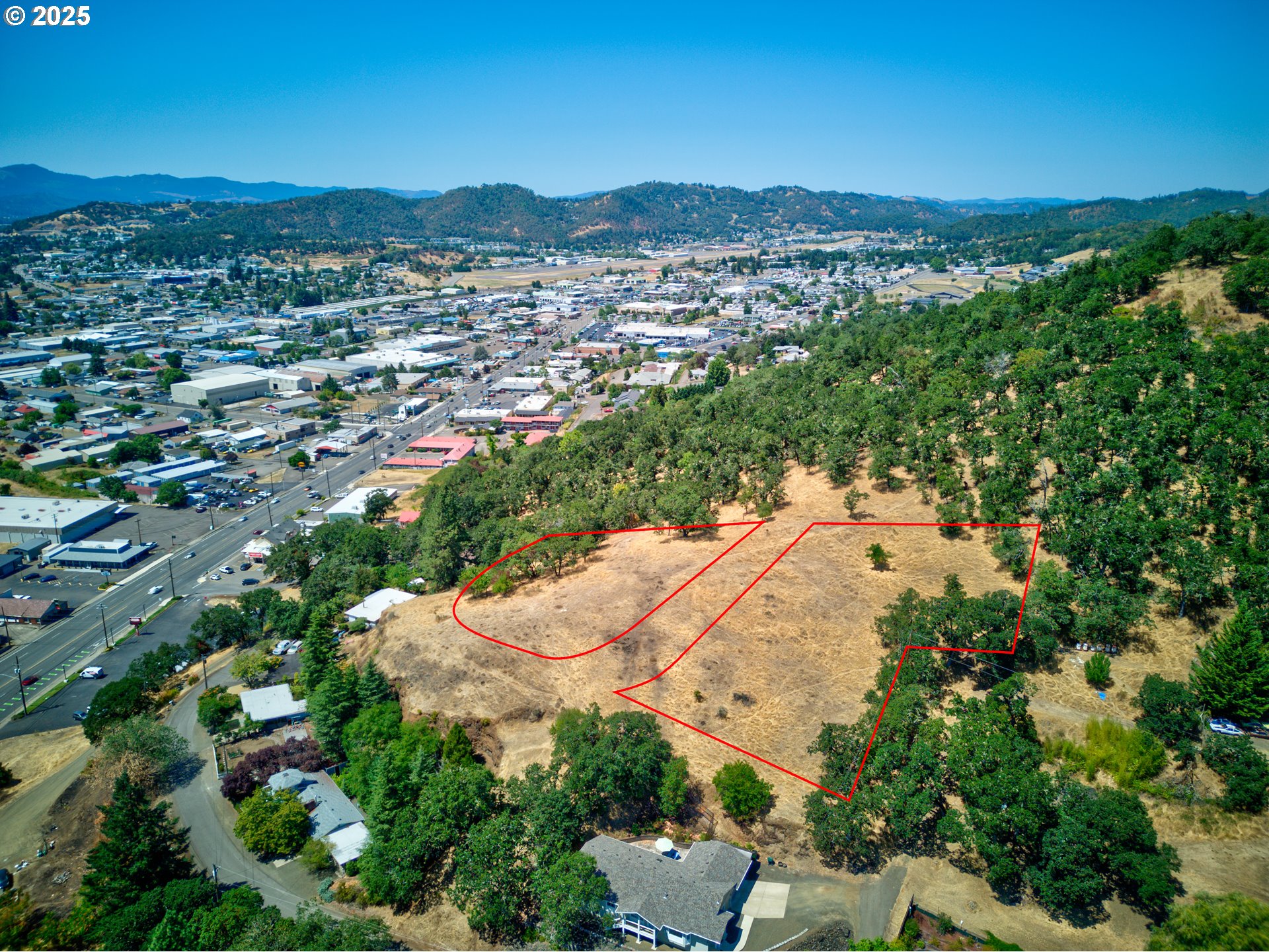 CRESCENT ST, Roseburg, OR 97470