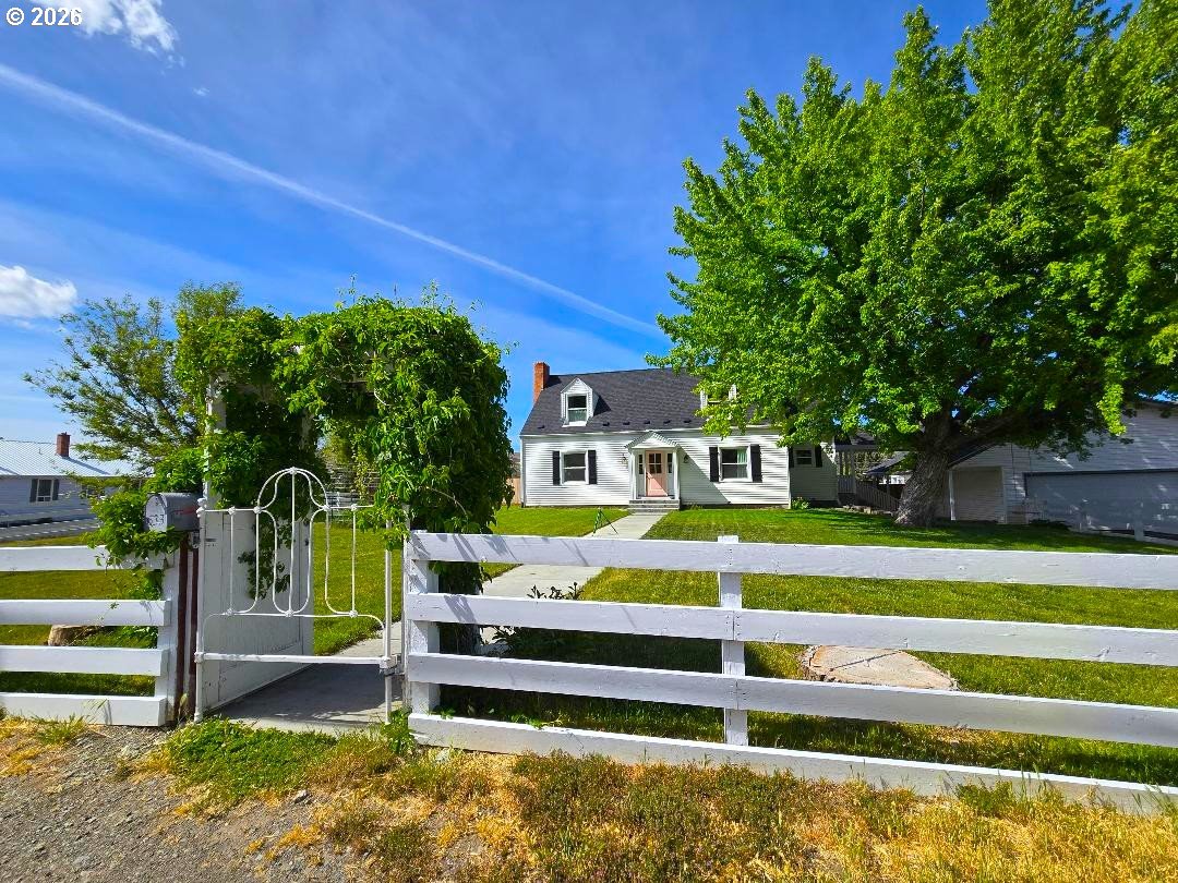 633 Hillcrest RD, JohnDay, OR 97845