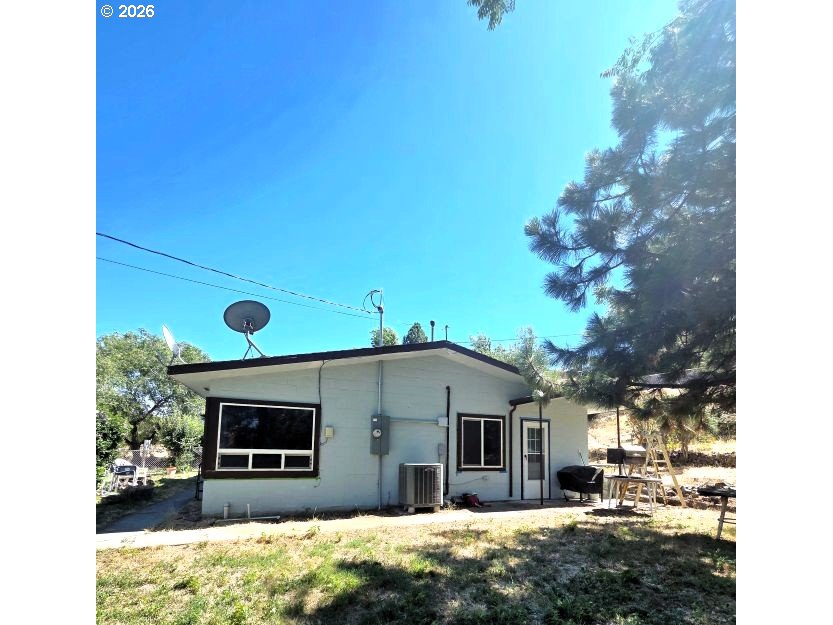 1070 MAIN ST