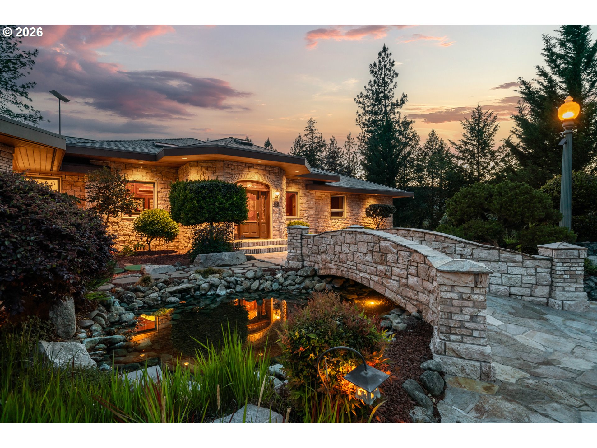 727 EARHART RD, RogueRiver, OR 97537
