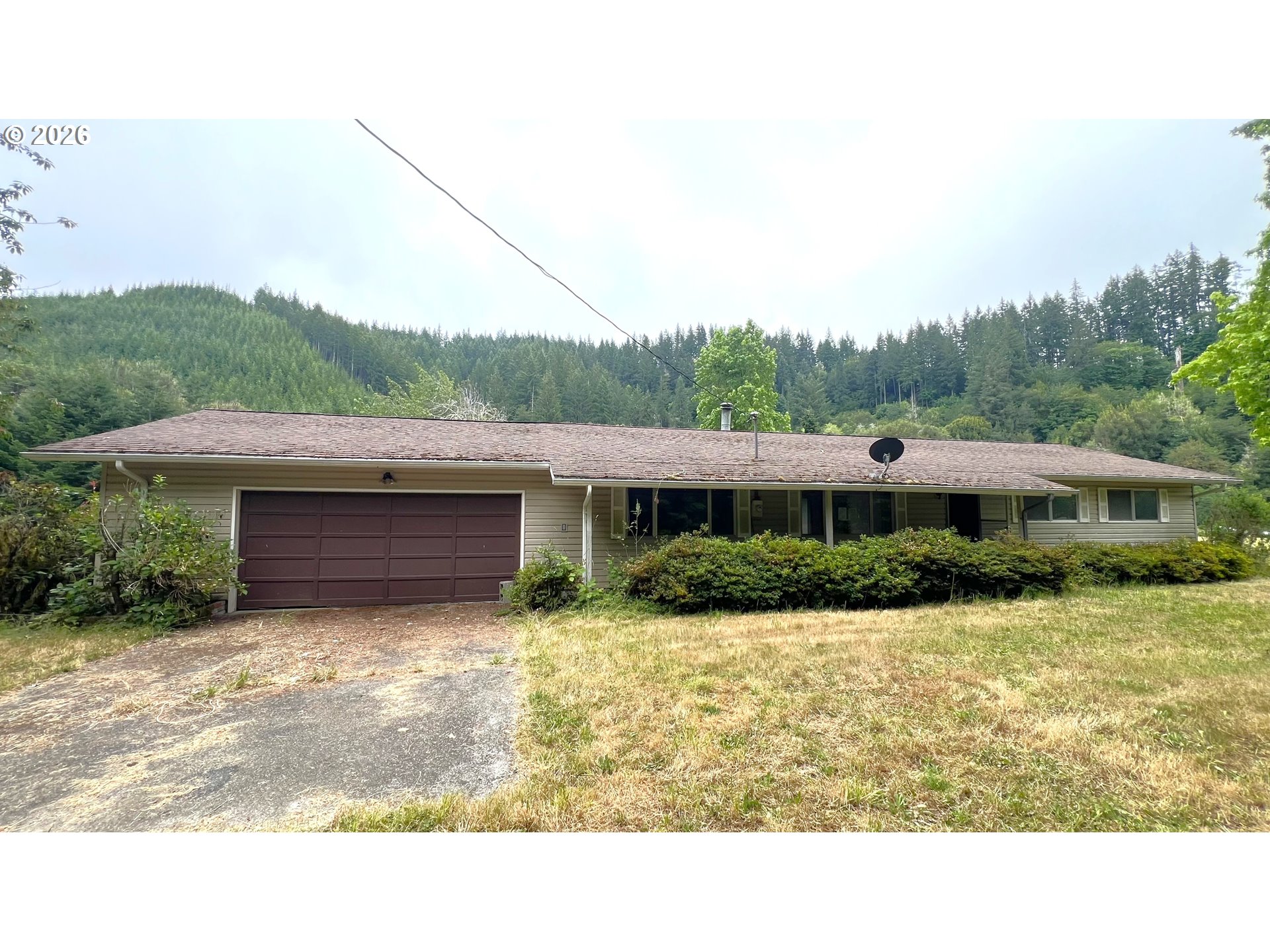 10082 LONE PINE LN, MyrtlePoint, OR 97458