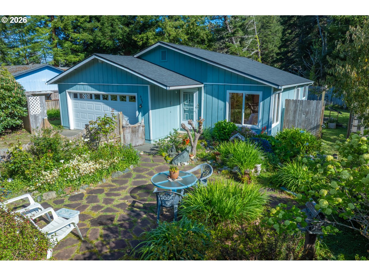 498 LEXINGTON AVE, Bandon, OR 97411