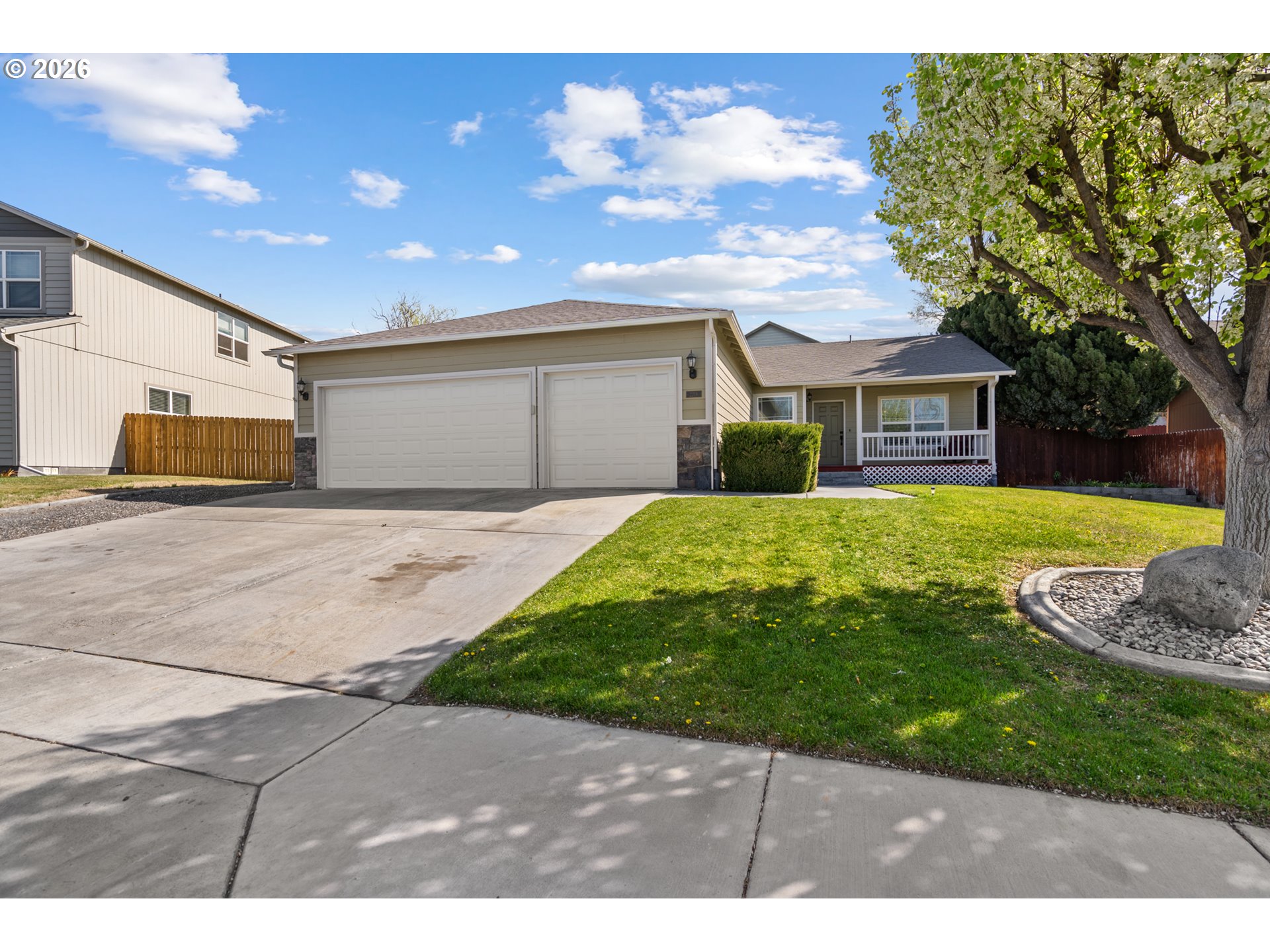 2216 EUCALYPTUS DR, Hermiston, OR 97838