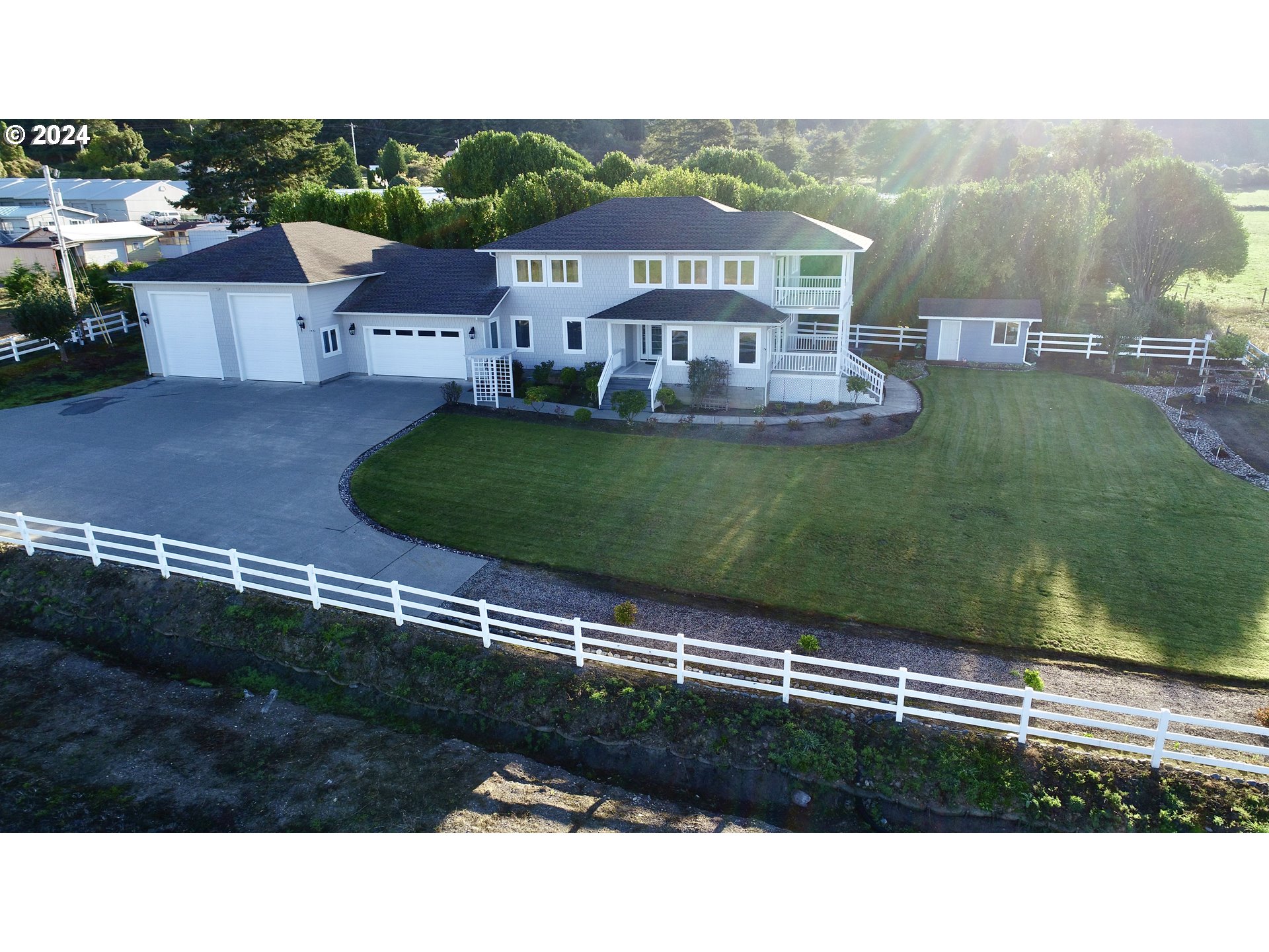 98694 WOODRIFF LN, Brookings, OR 97415
