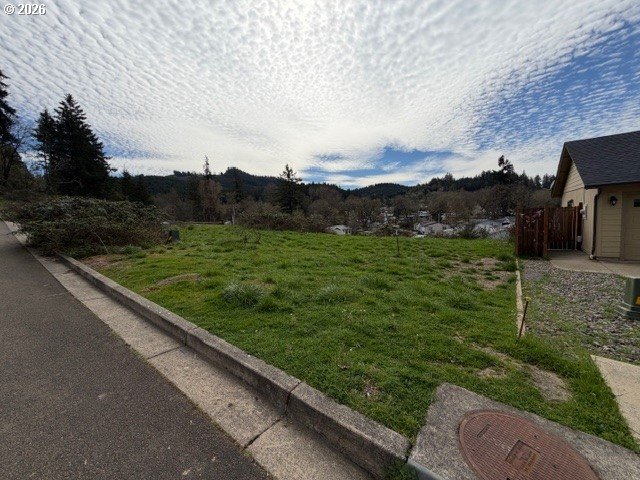 1027 FOREST HEIGHTS ST, Sutherlin, OR 97479