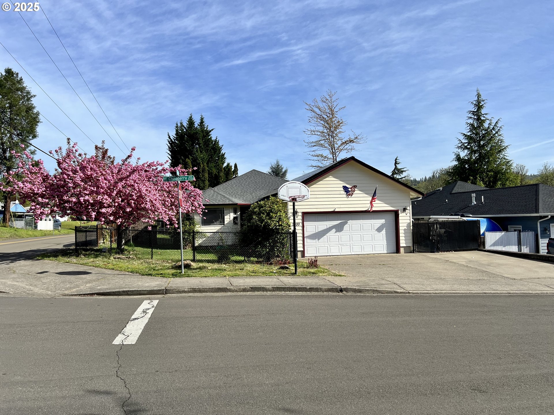 2200 CHINABERRY AVE, Roseburg, OR 97470