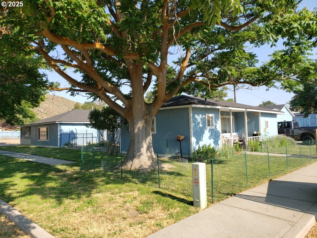 205 ADAMS ST, Huntington, OR 97907