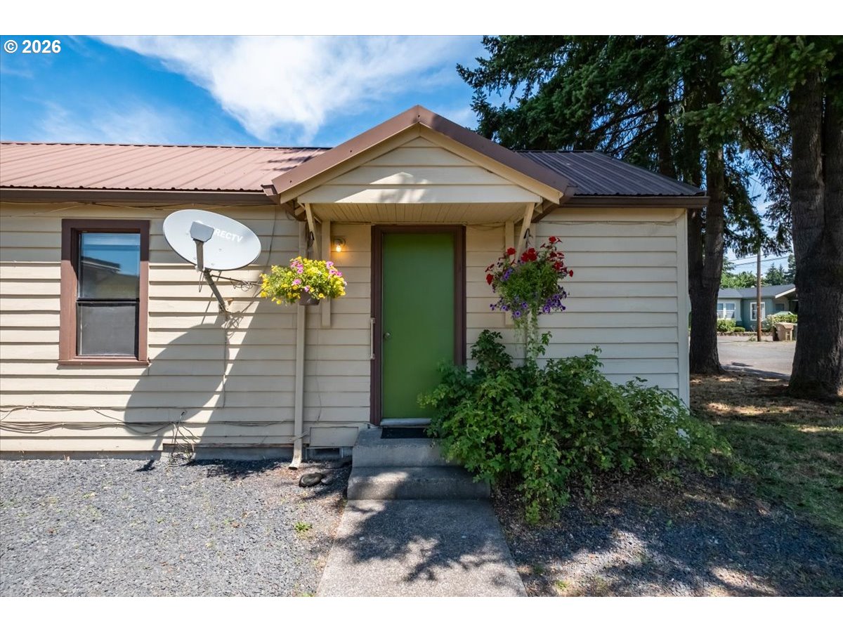 1044 23RD AVE, SweetHome, OR 97386