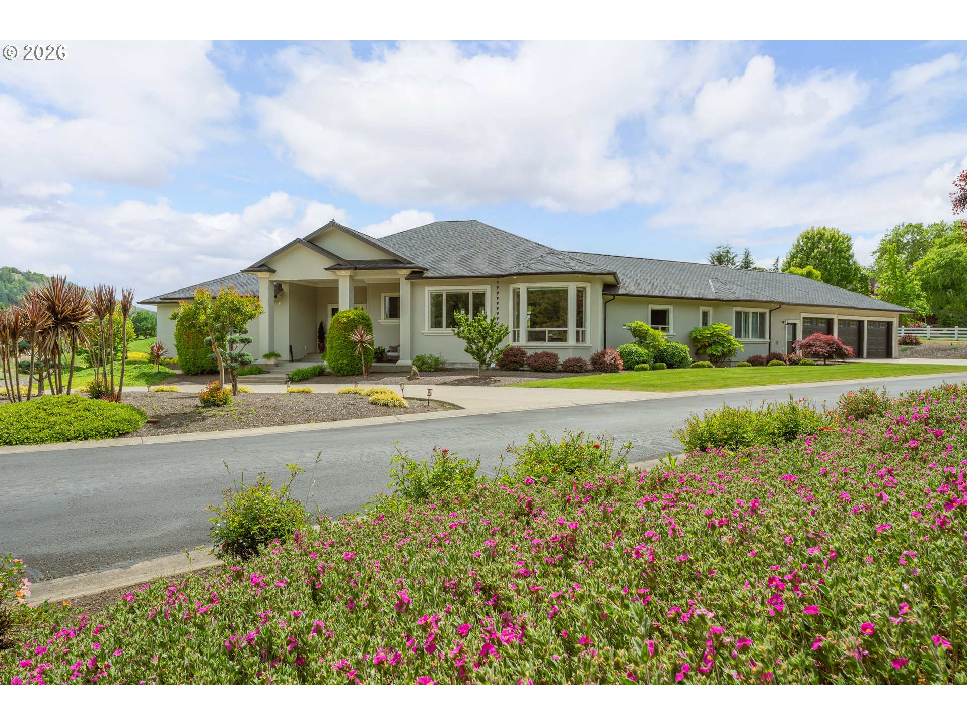 242 BONIFACIO LN, Roseburg, OR 97471
