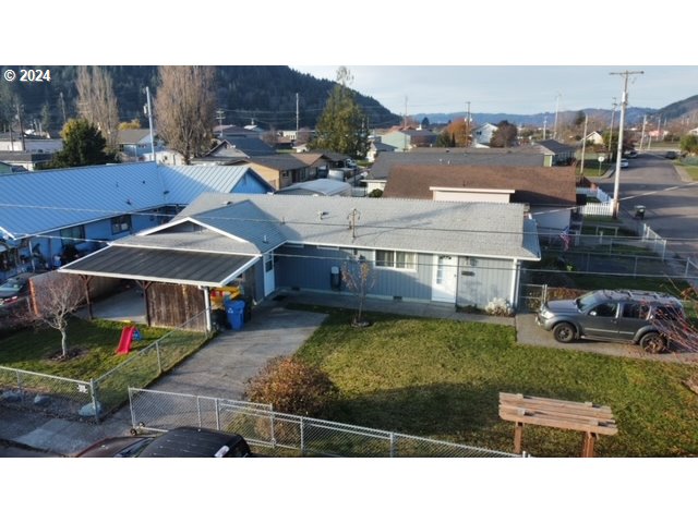 907 GREENWOOD AVE, Reedsport, OR 97467