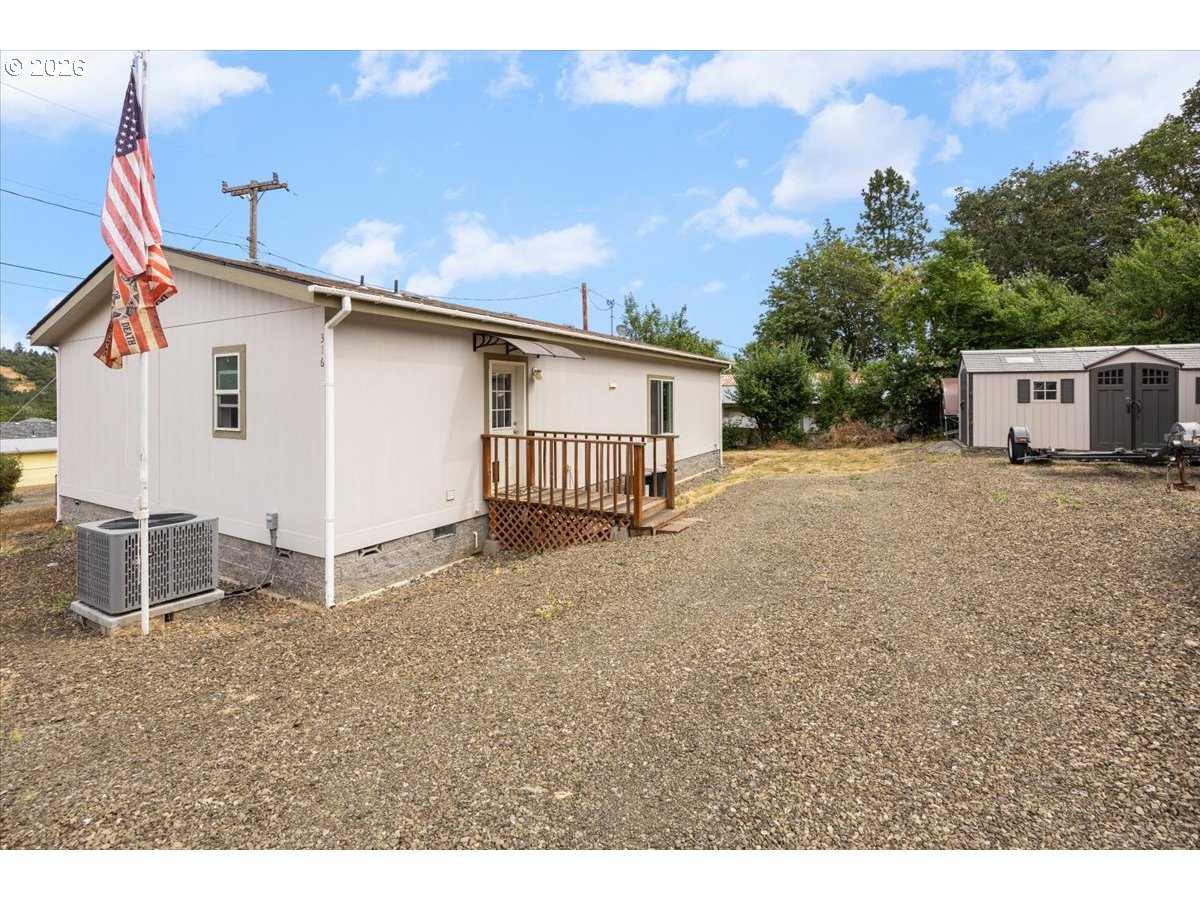 316 WELLS RD, Oakland, OR 97462