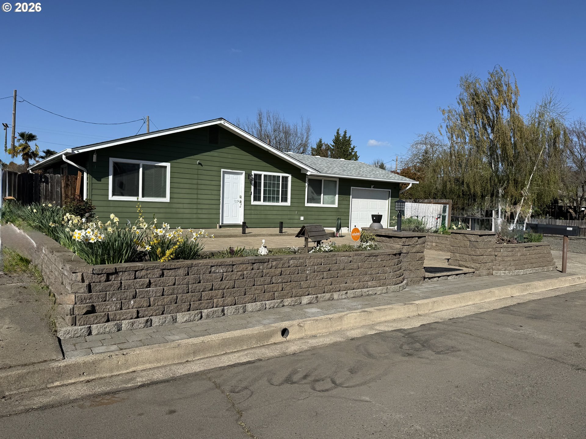 2082 BEL AIR CT, Roseburg, OR 97471