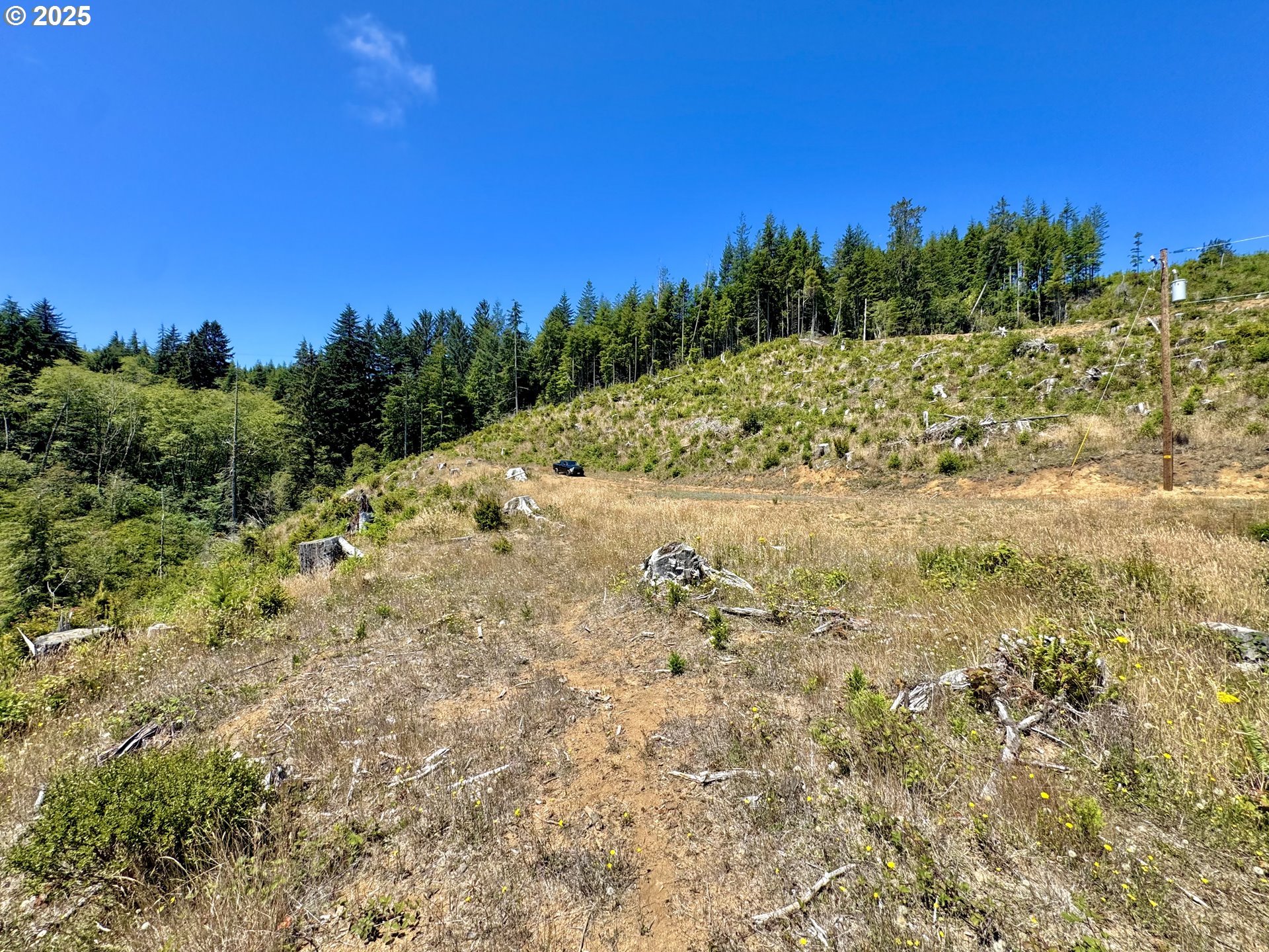 000 Trail LN, CoosBay, OR 97420