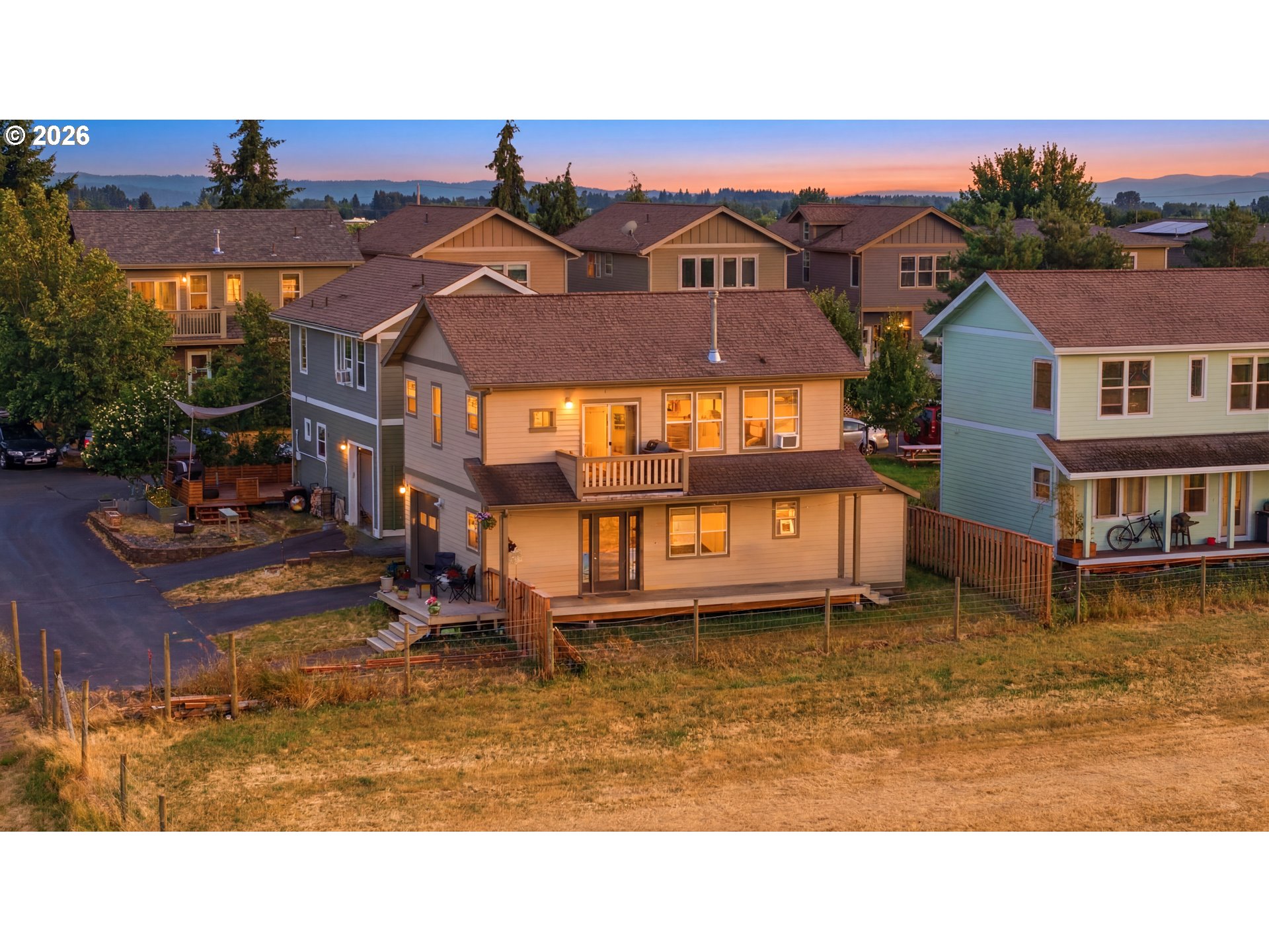 2850 COTTAGE LN, HoodRiver, OR 97031