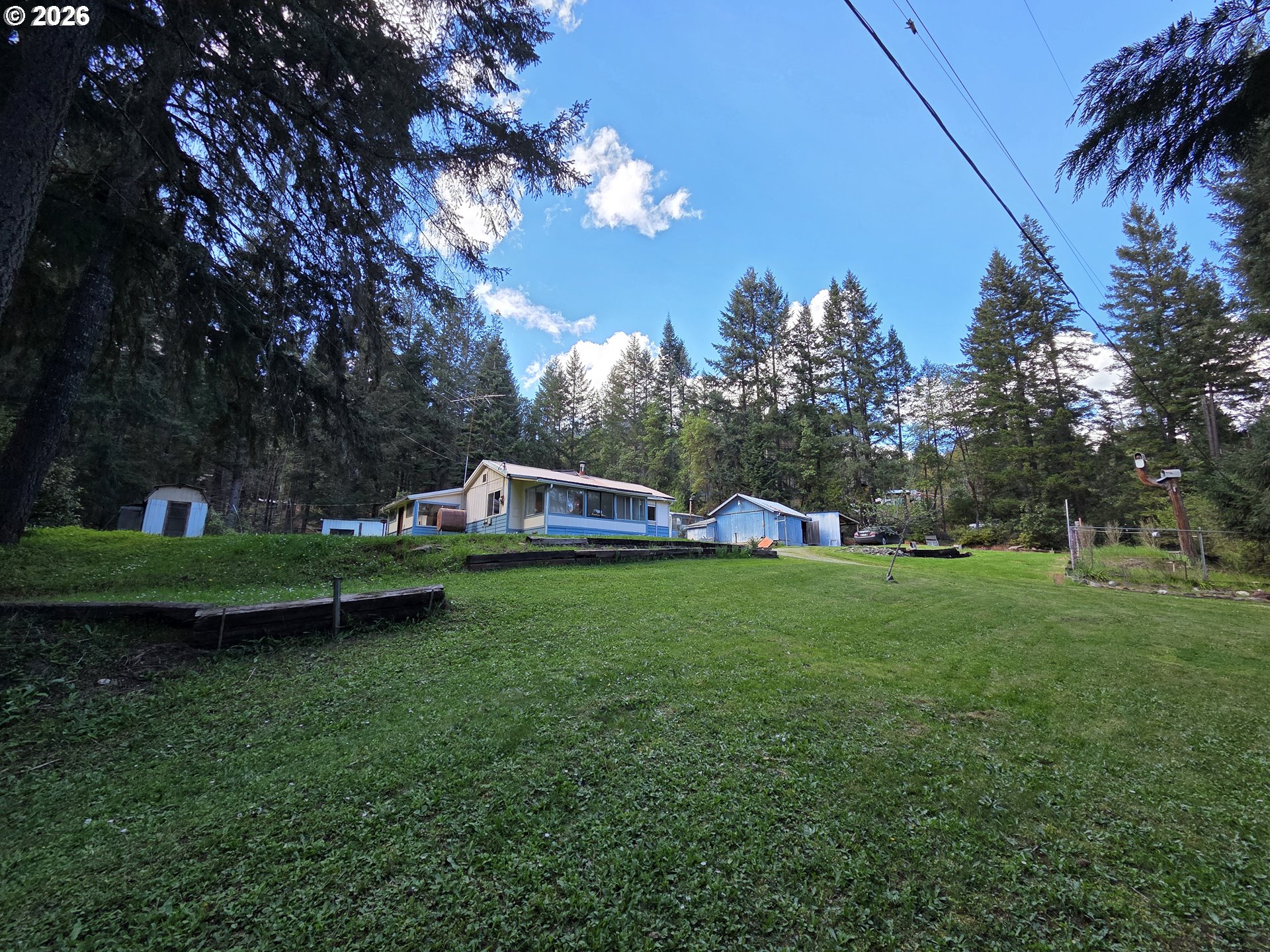 195 SECTION CREEK RD, Glendale, OR 97442