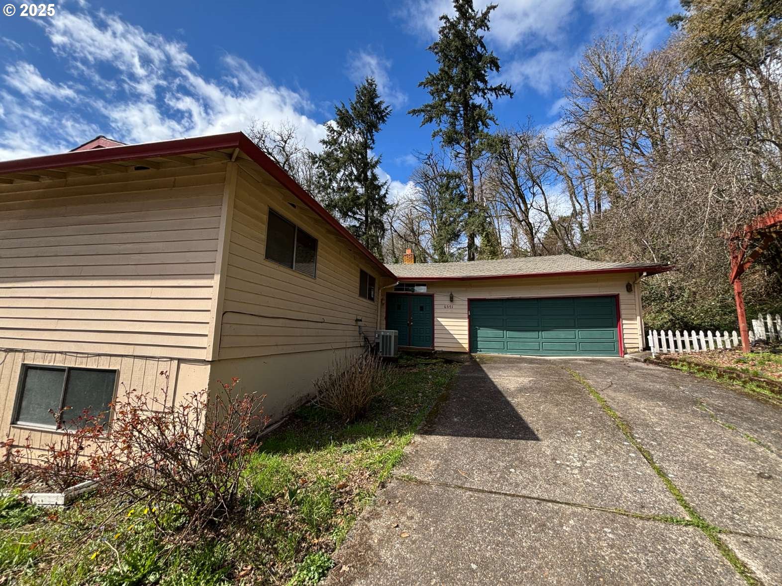 6571 OAKRIDGE DR, Gladstone, OR 97027