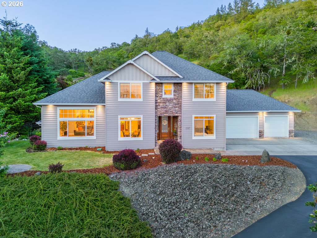 1797 ROCKY DR, Roseburg, OR 97470