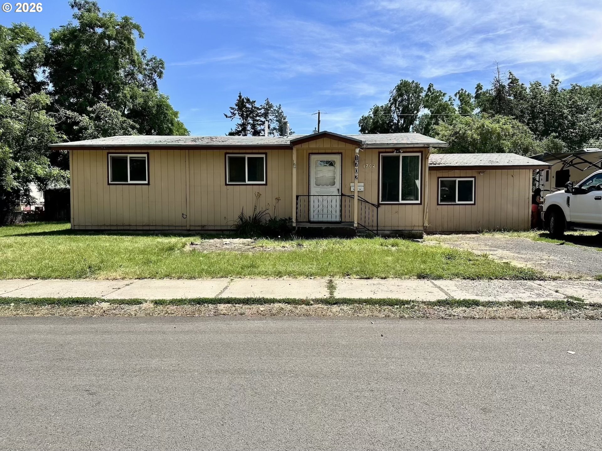 1702 Y AVE, LaGrande, OR 97850