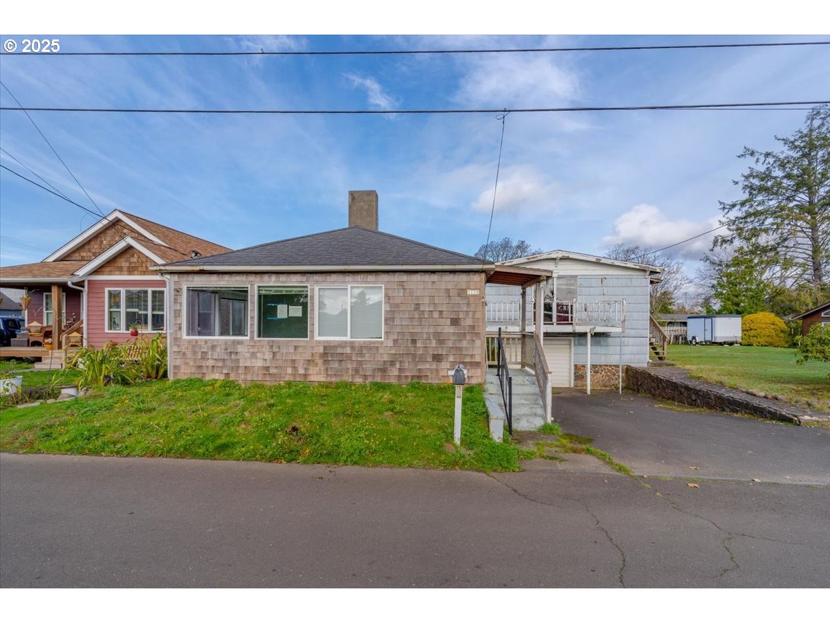 1110 6TH AVE, Seaside, OR 97138