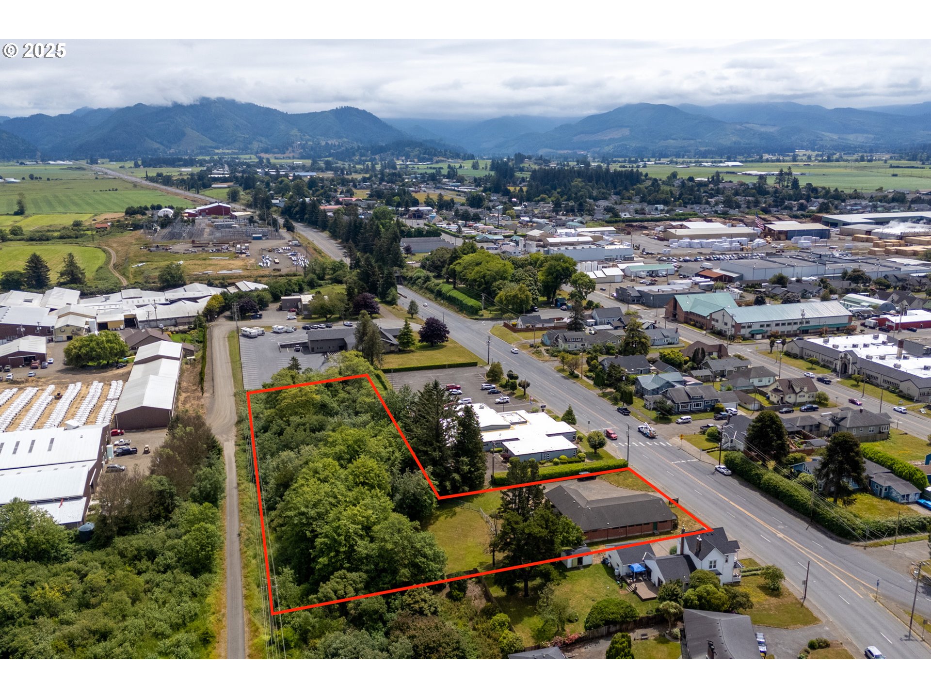 2506 1ST ST, Tillamook, OR 97141