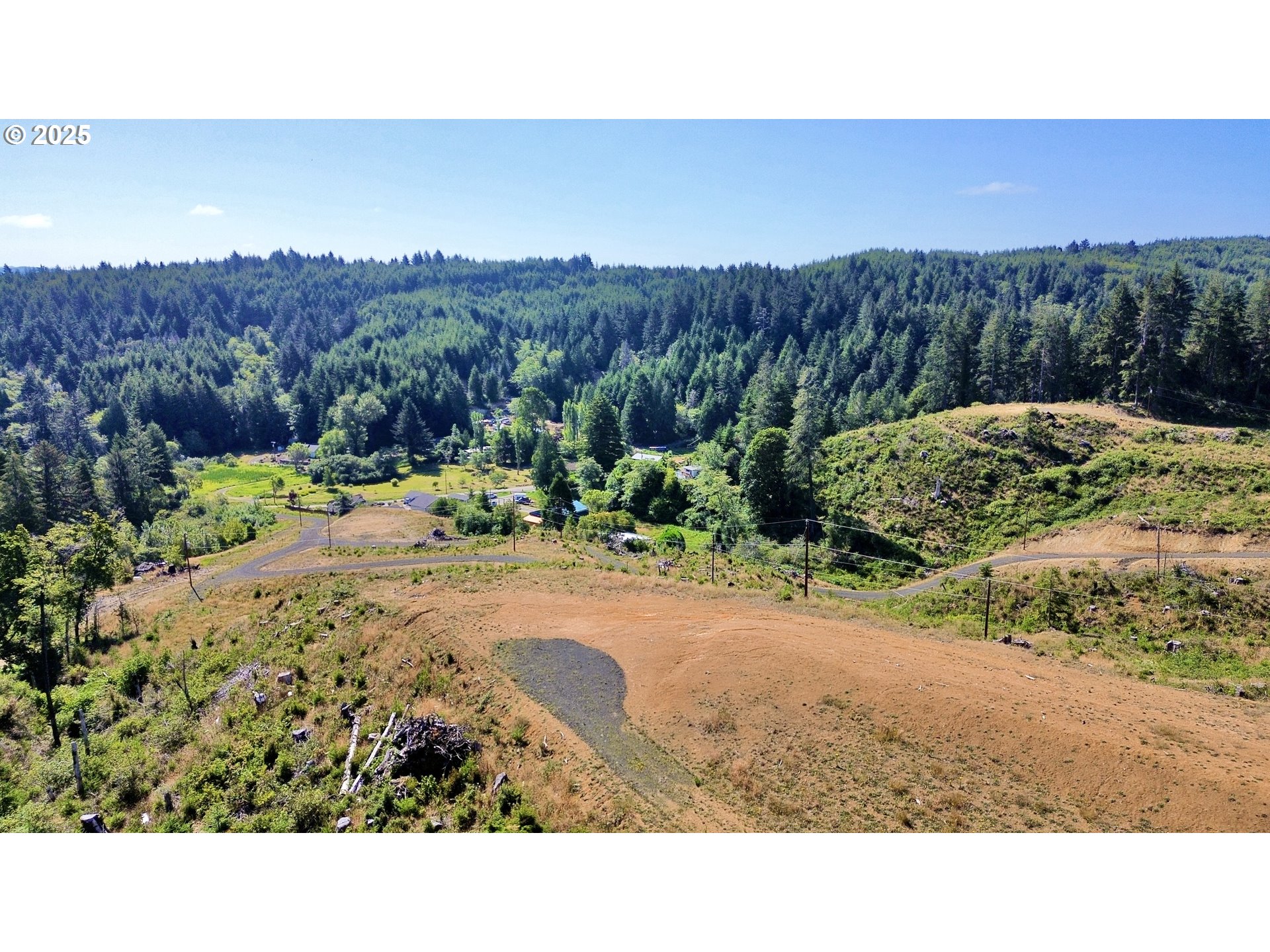 000 Fawn LN, CoosBay, OR 97420