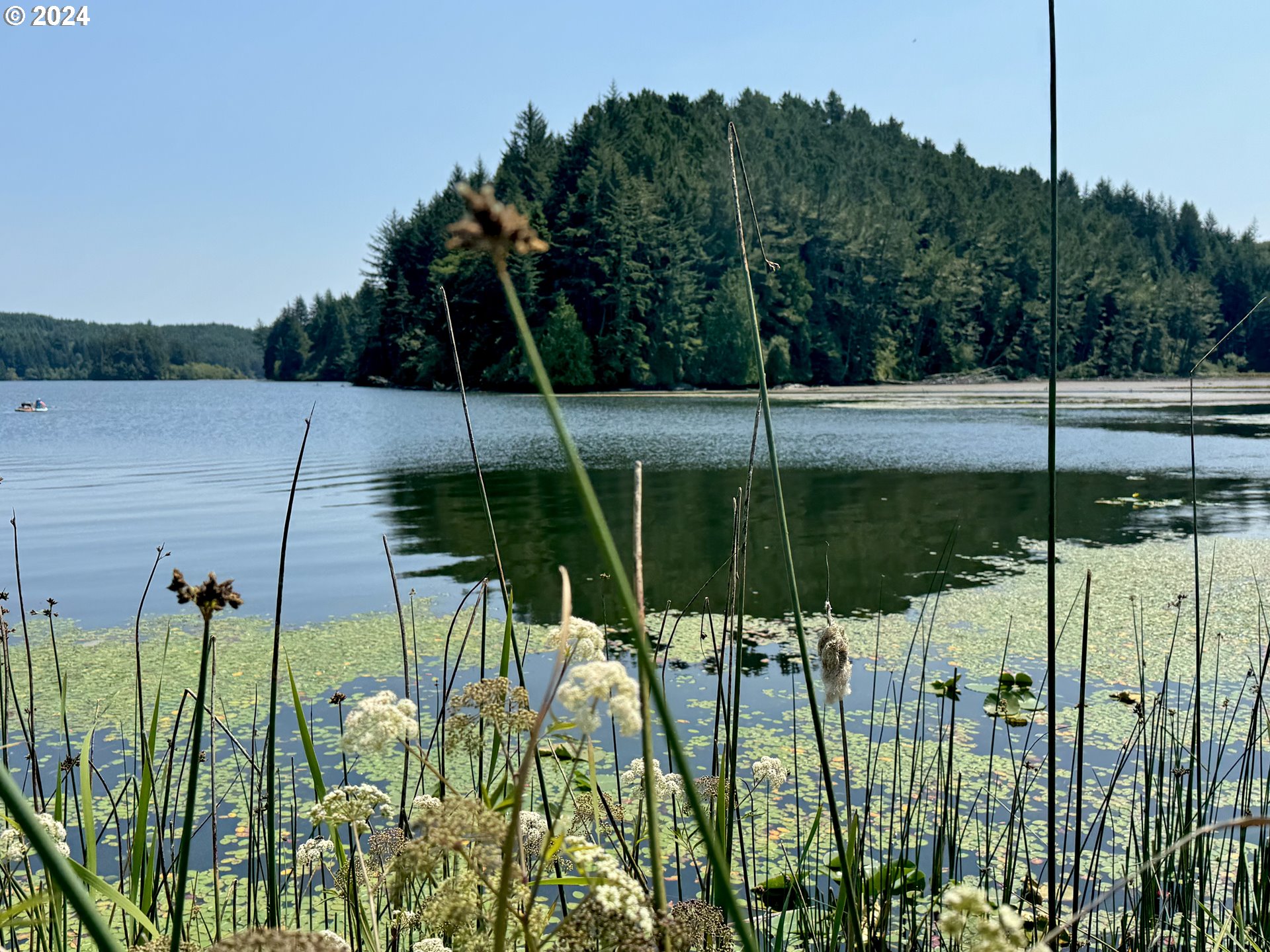 000 Tahkenitch Lake, Gardiner, OR 97441