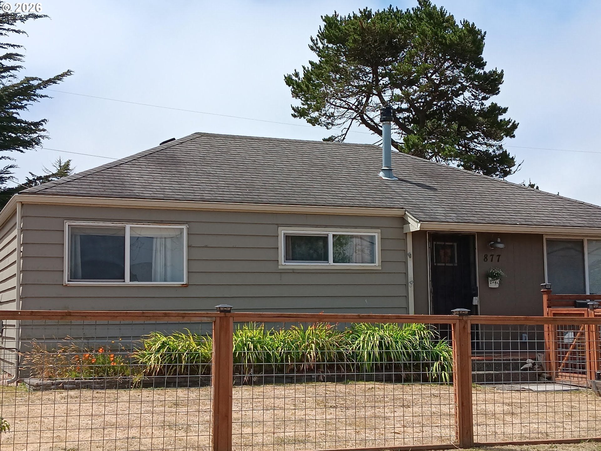 877 PACIFIC AVE, CoosBay, OR 97420