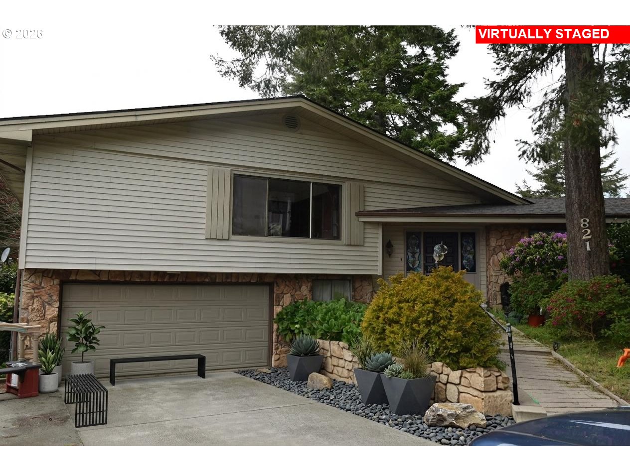 821 PARADISE LN, Brookings, OR 97415