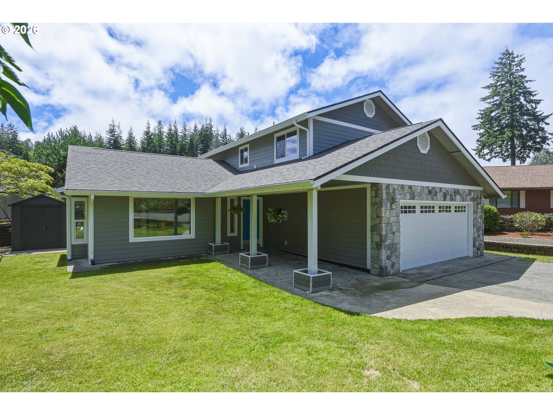 1915 FERN CT, CoosBay, OR 97420