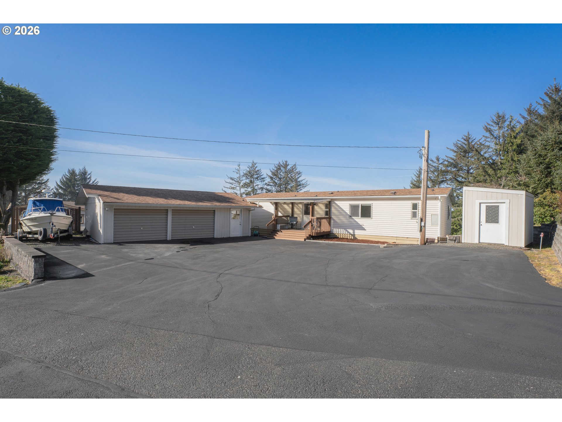 170 GLEN DEE LN, WinchesterBay, OR 97467