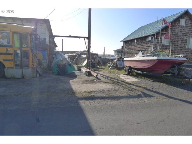 775 BROADWAY AVE, WinchesterBay, OR 97467
