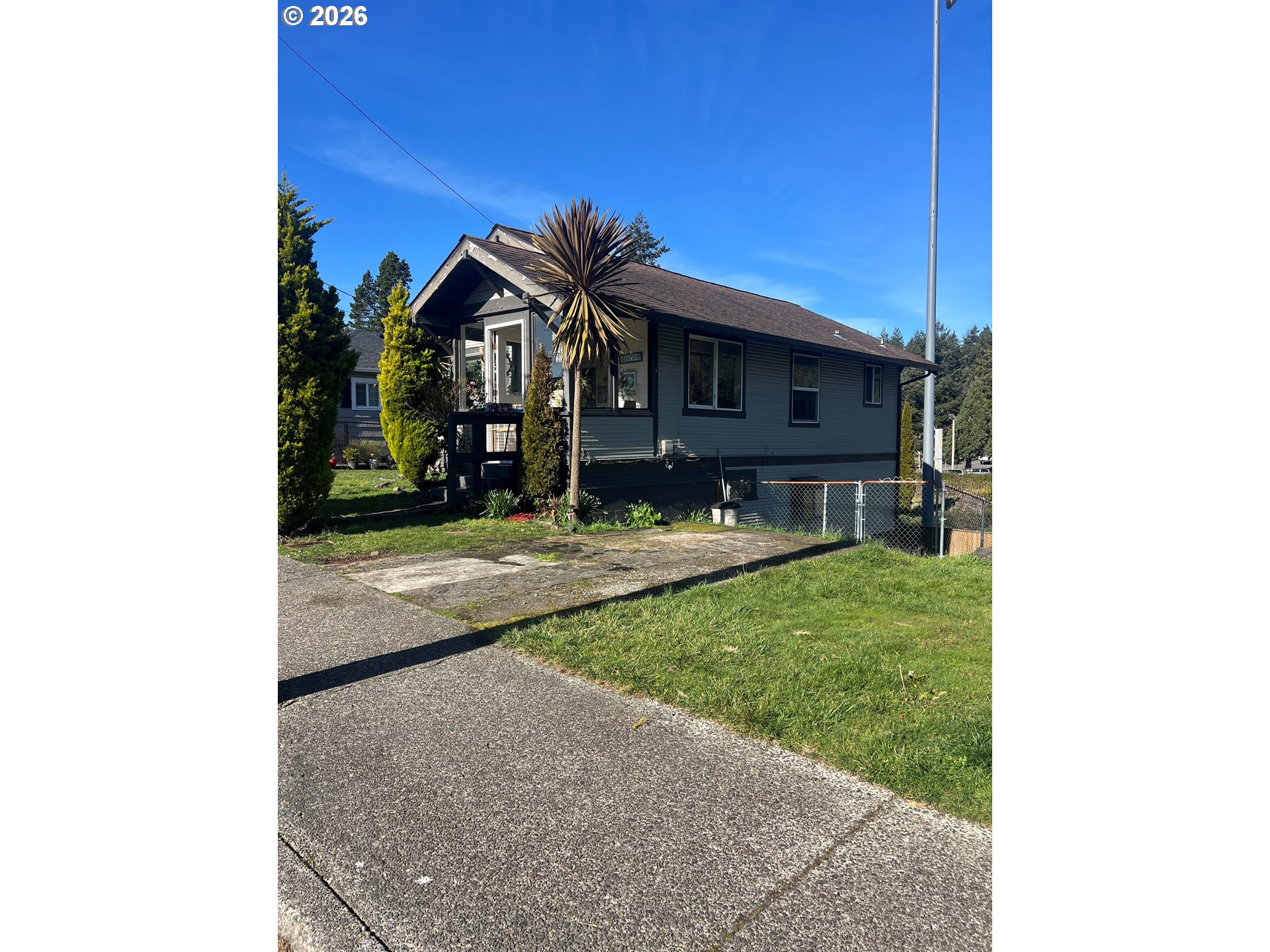 954 COMMERCIAL AVE, CoosBay, OR 97420