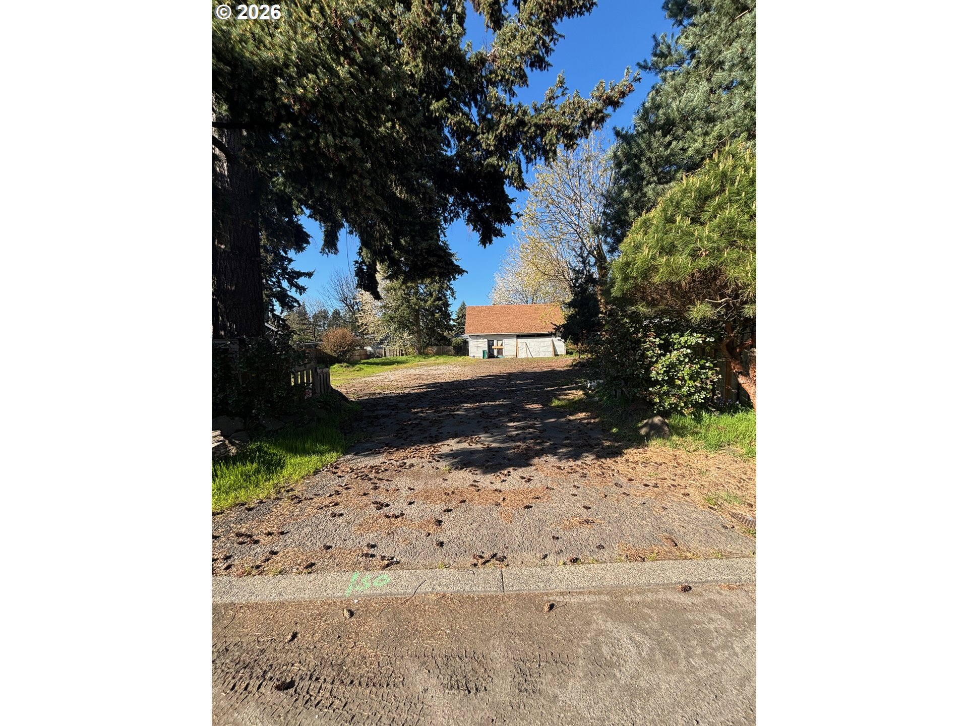 8615 ROOTS RD, Clackamas, OR 97015