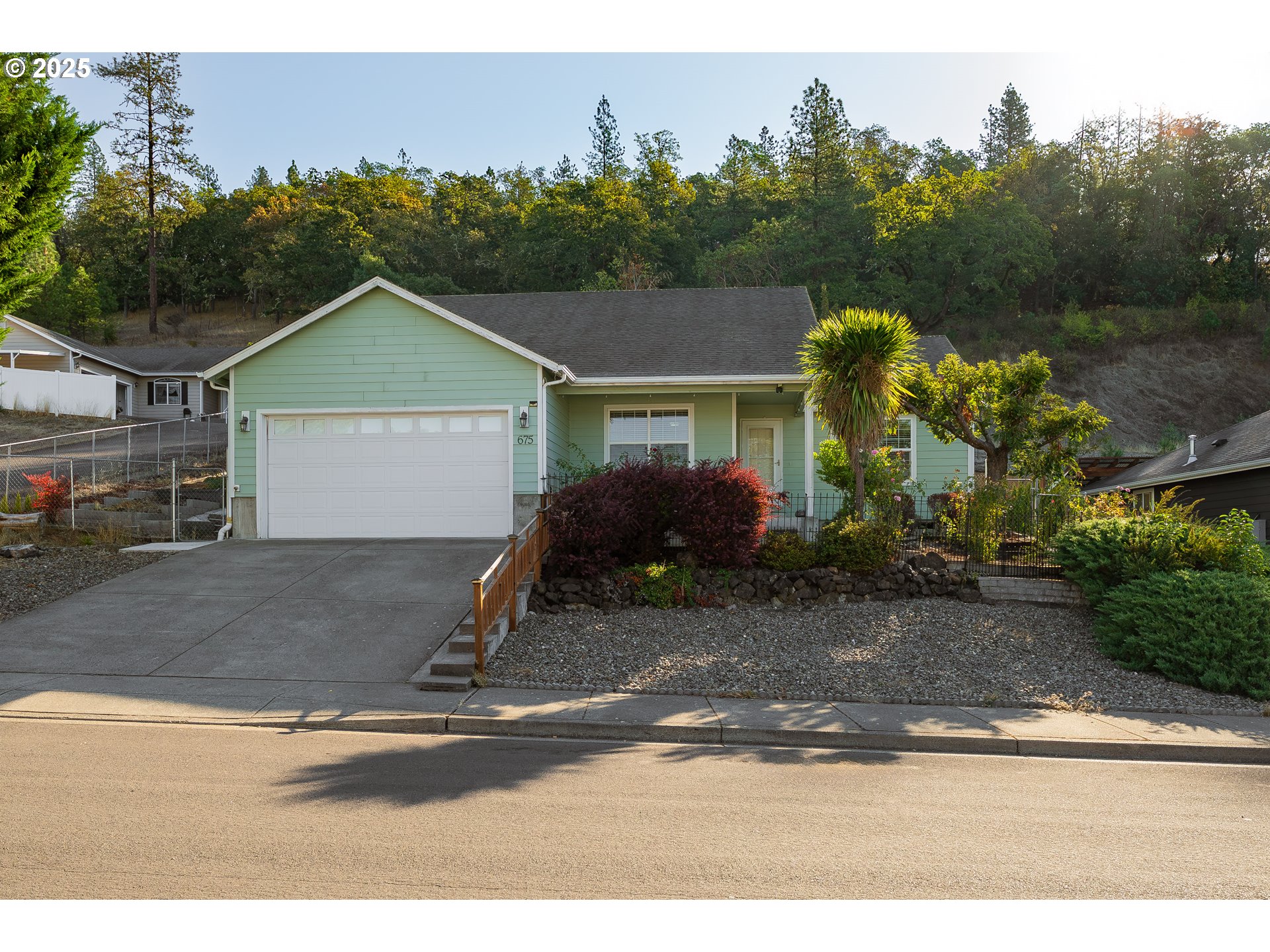 675 CUMMINS ST, Roseburg, OR 97470