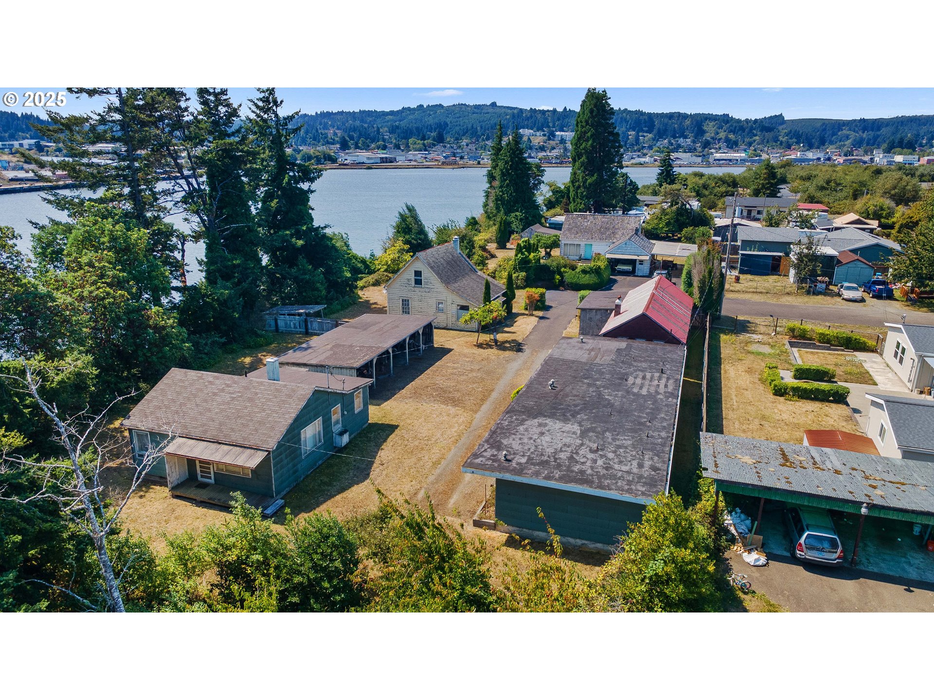 532 LIMNELL ST, CoosBay, OR 97420