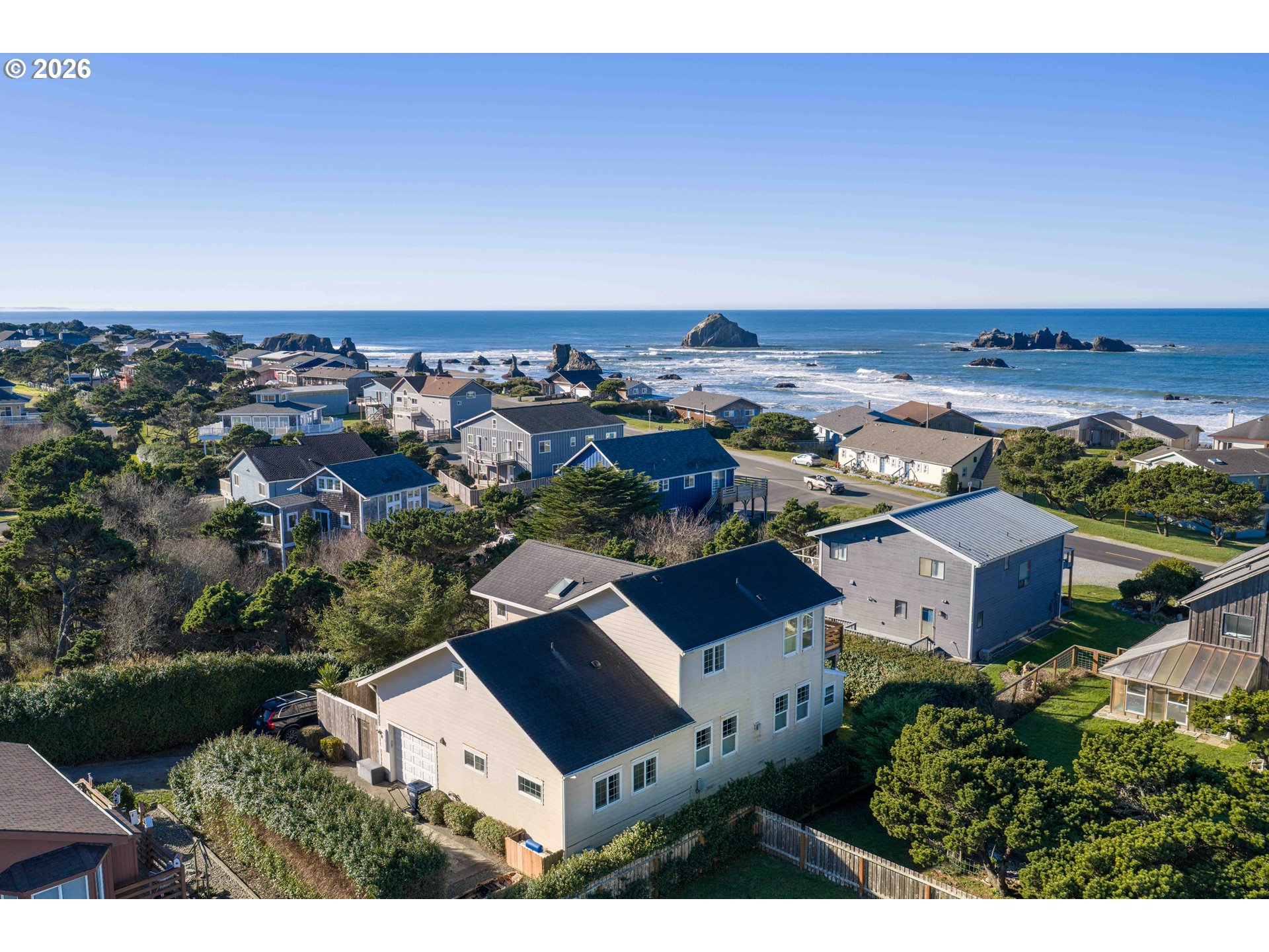1240 NEWPORT AVE, Bandon, OR 97411