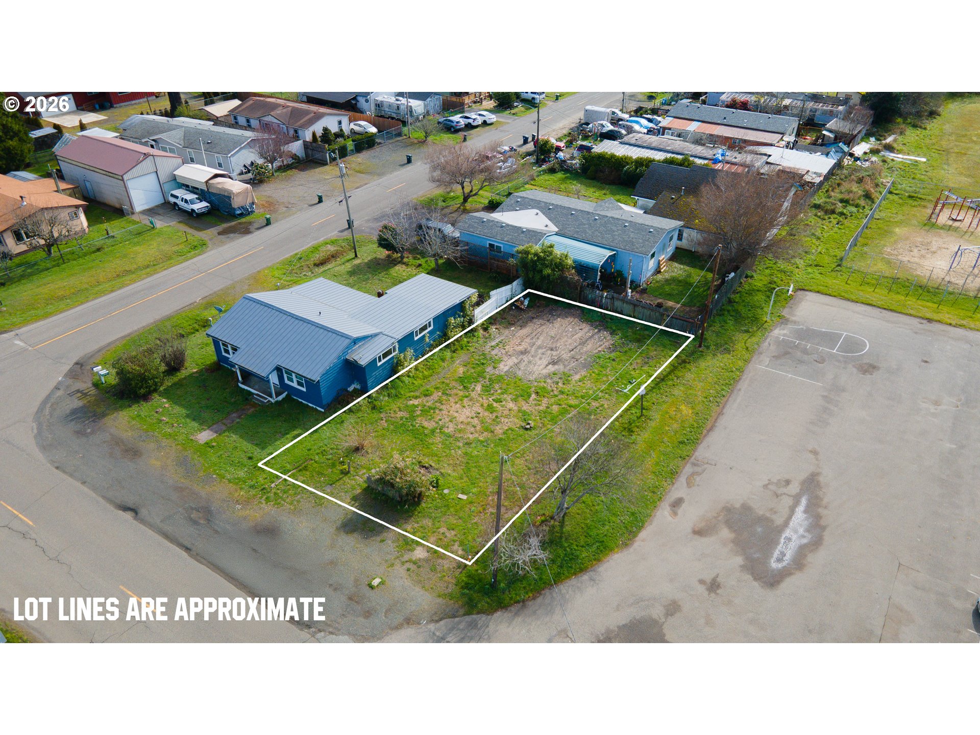 1015 LAKE RD, Lakeside, OR 97449
