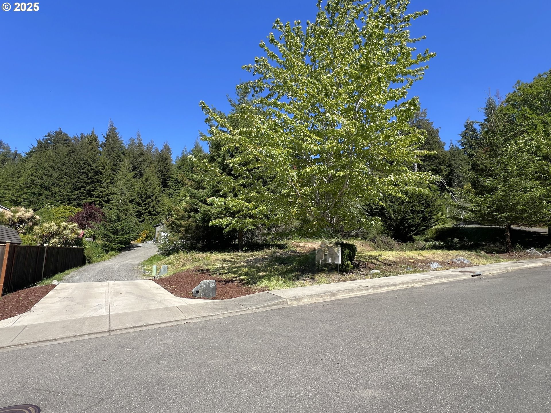 2211 Timberline DR, CoosBay, OR 97420