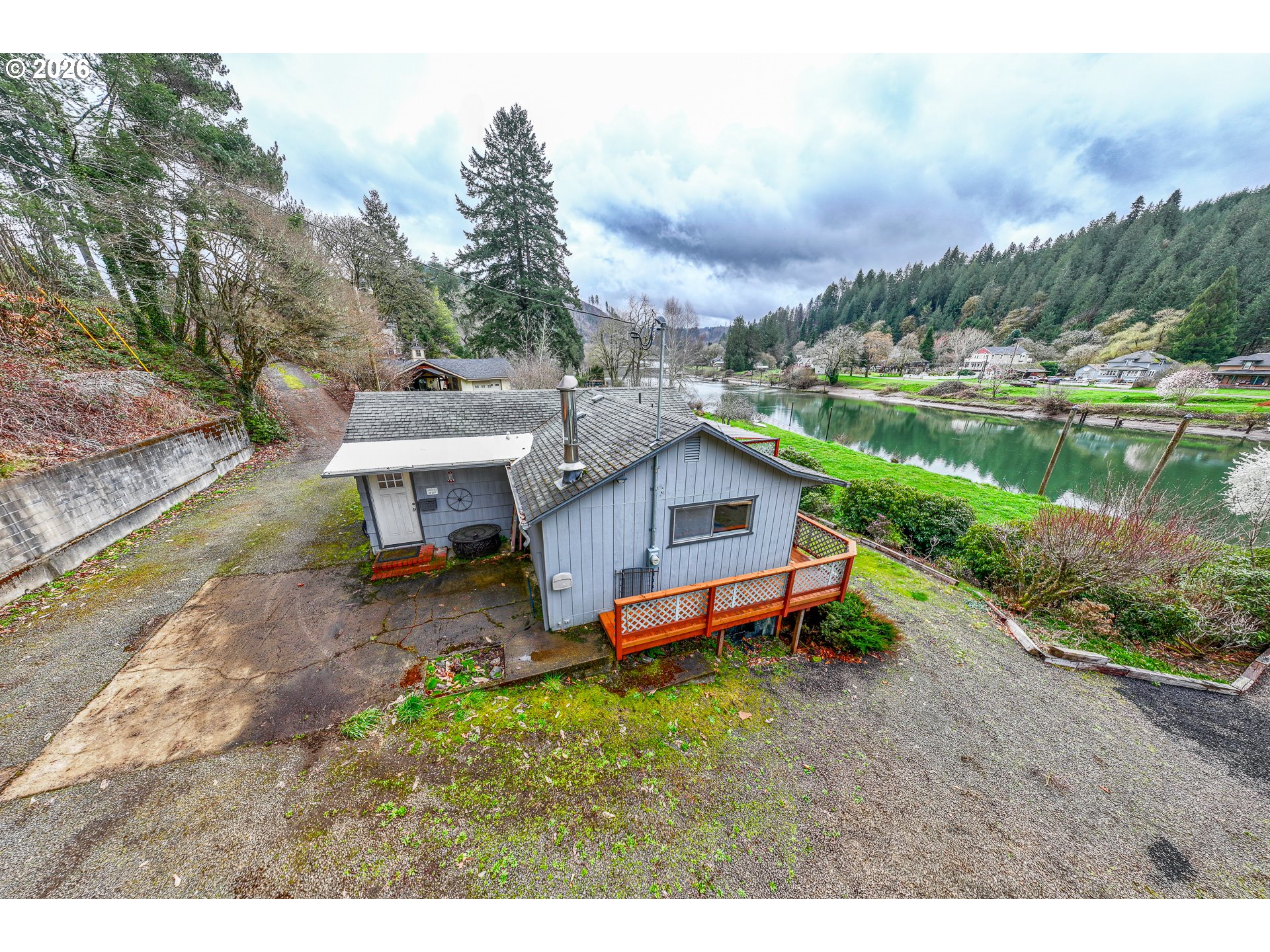 10919 MAPLETON RD, Mapleton, OR 97453