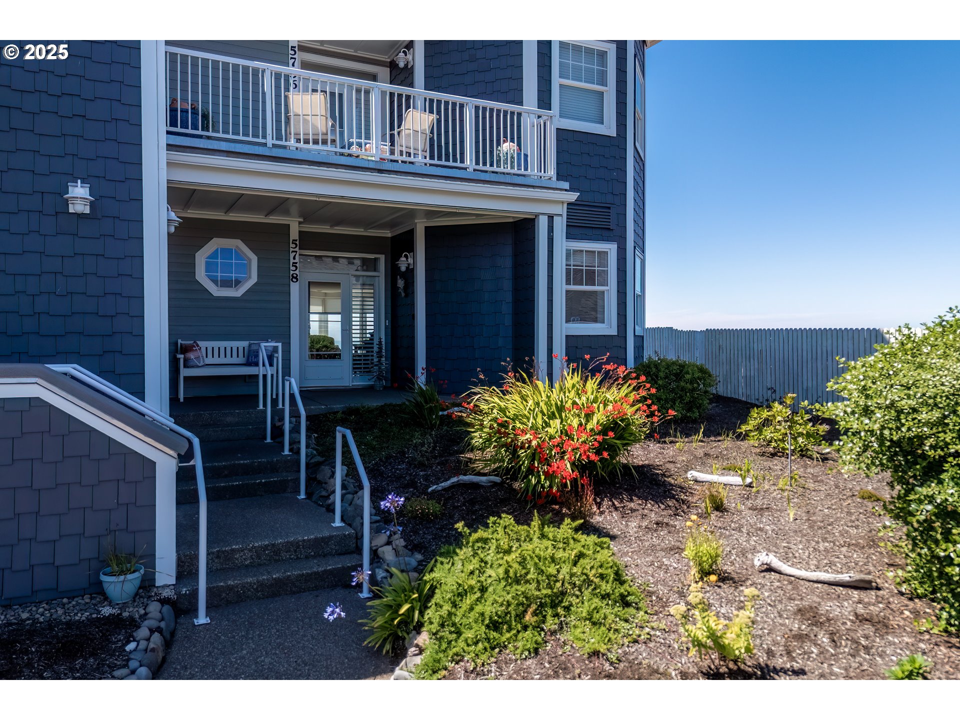 5758 CUPOLA DR, SouthBeach, OR 97366