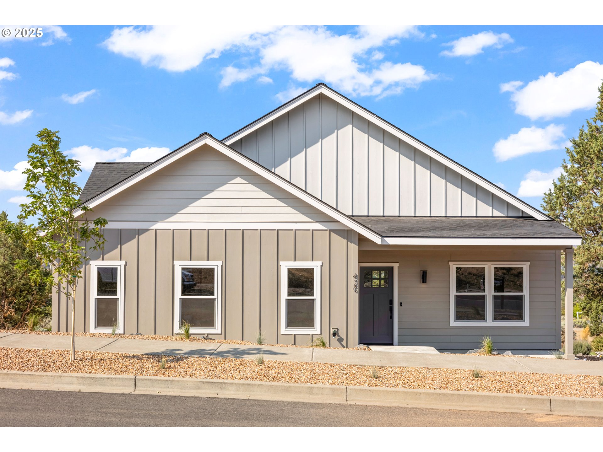 420 MANZANITA DR, Madras, OR 97741