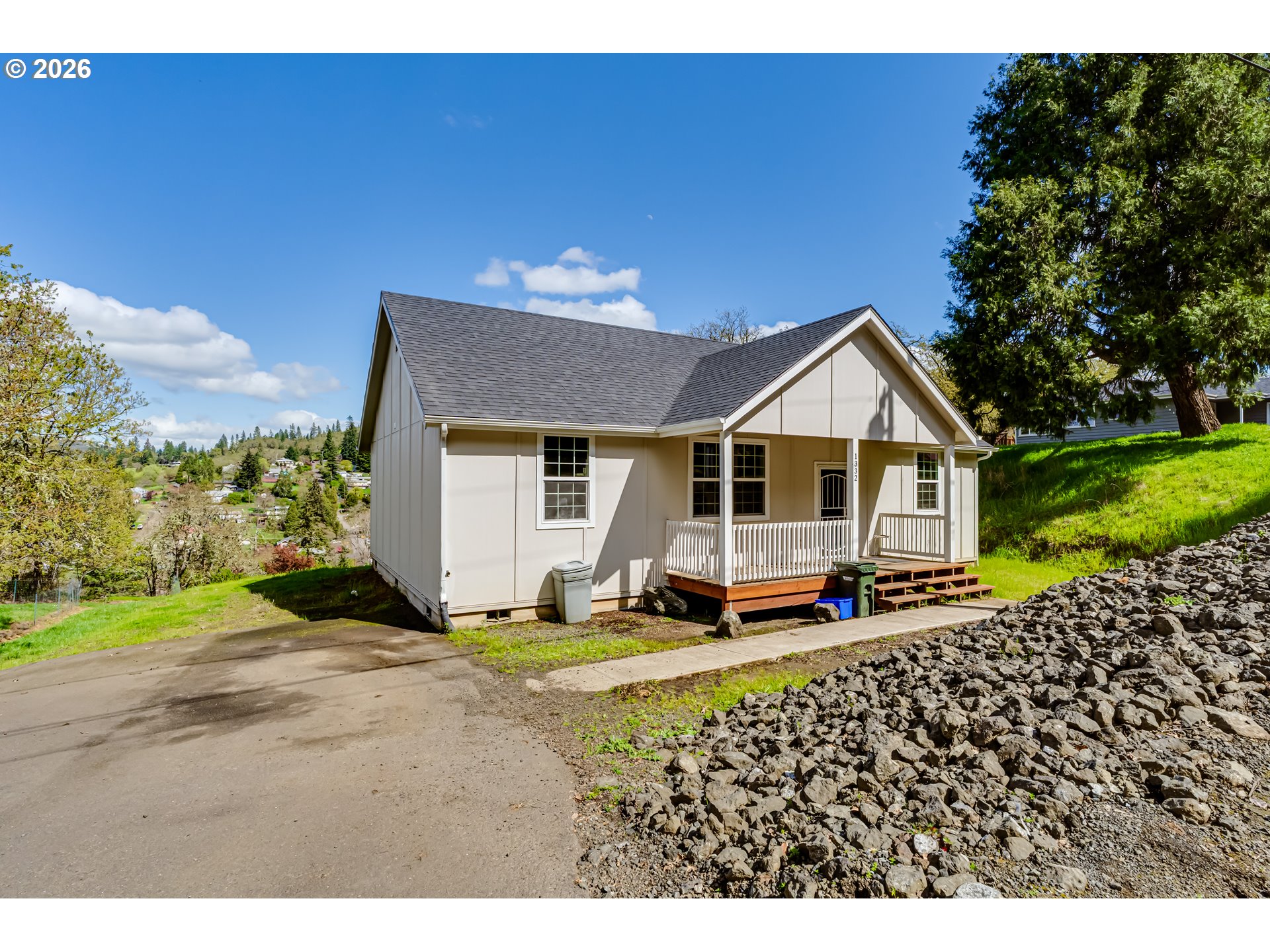 1332 STRONG AVE, Roseburg, OR 97470